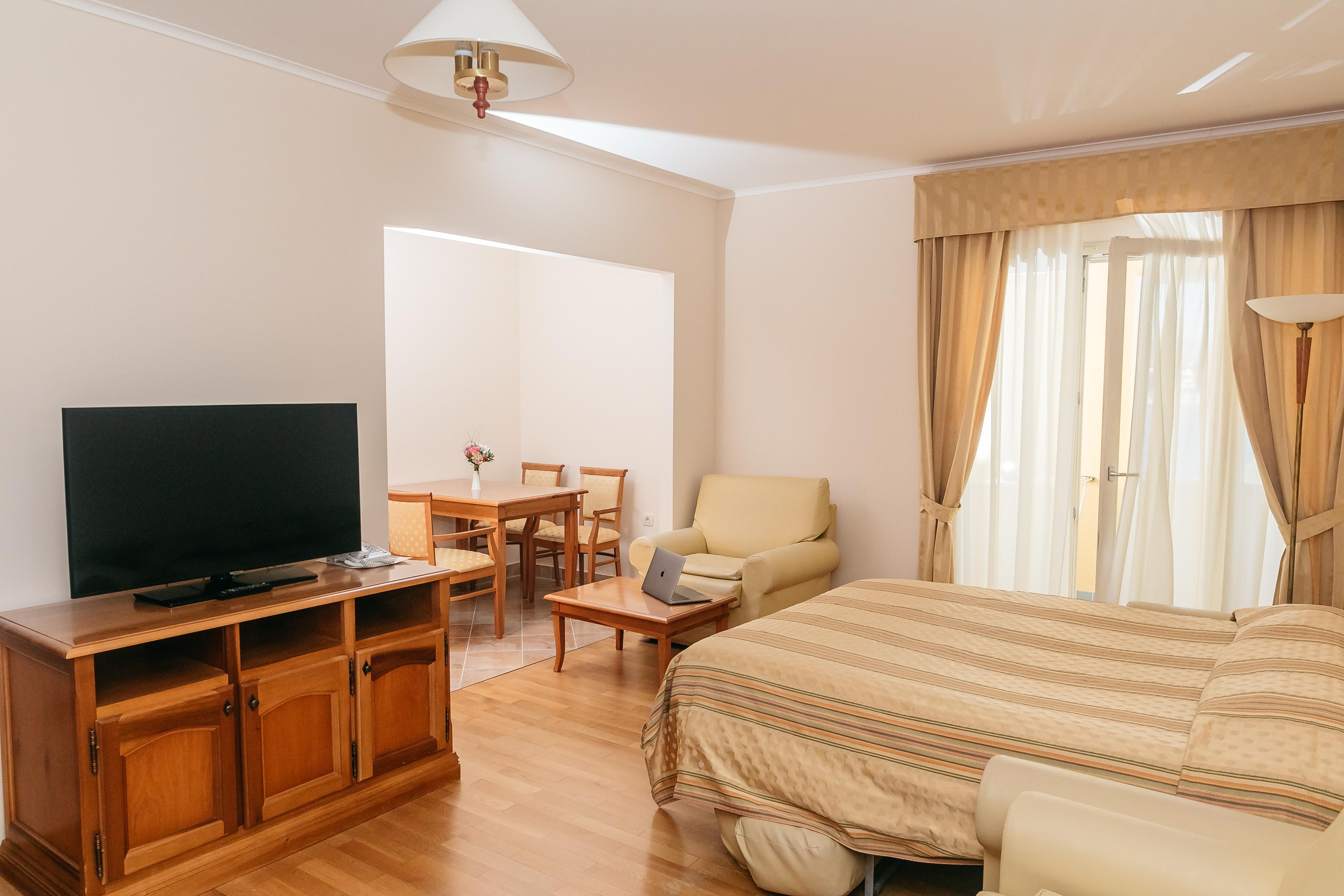 Hotel Spongiola กราปานจ์ ภายนอก รูปภาพ