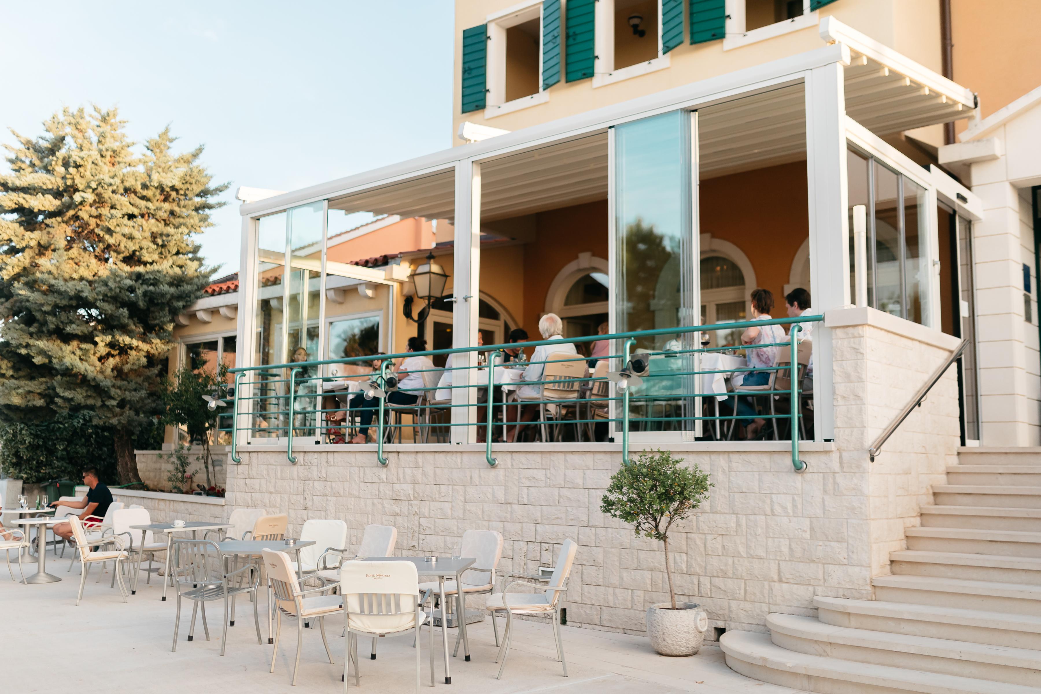 Hotel Spongiola กราปานจ์ ภายนอก รูปภาพ