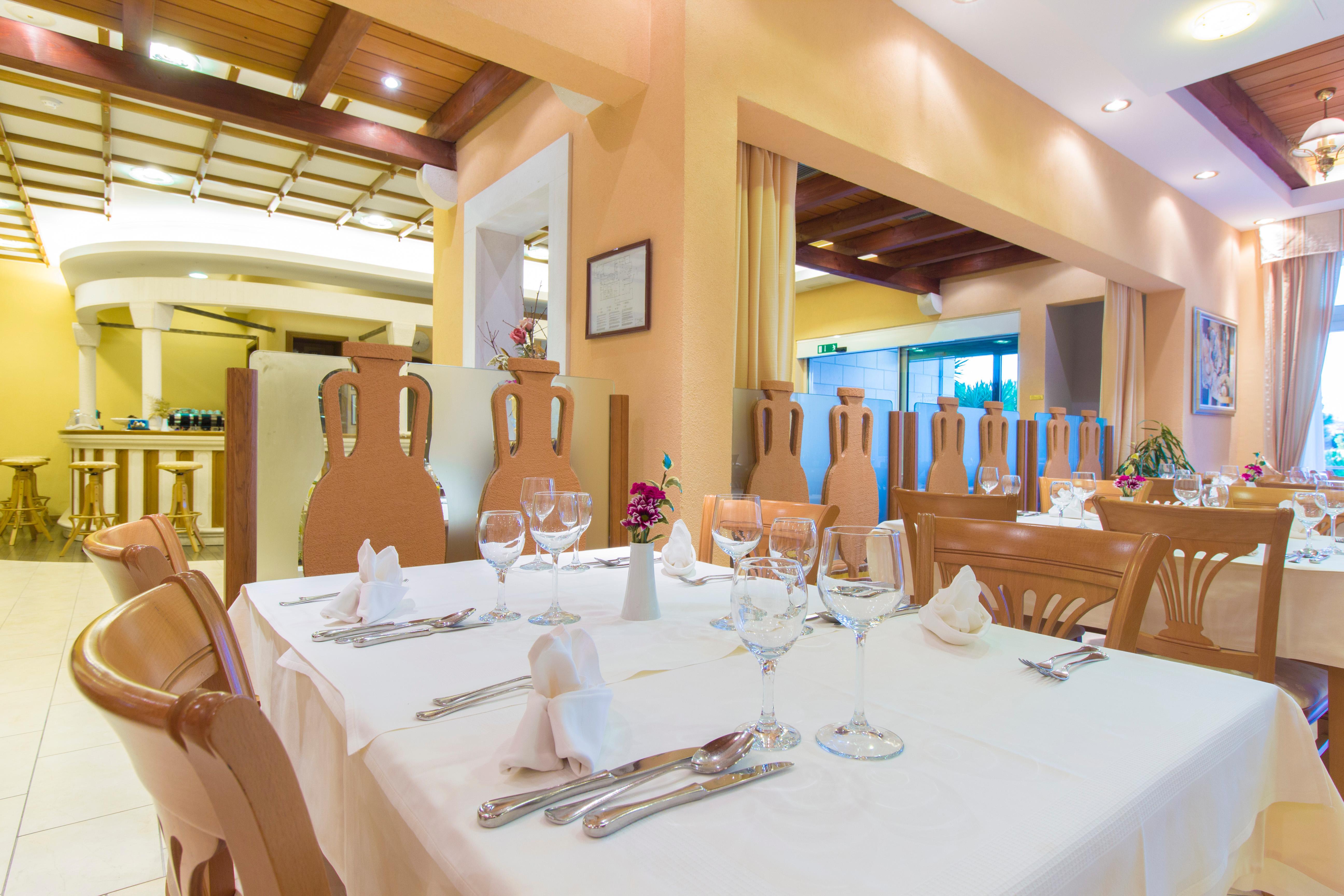 Hotel Spongiola กราปานจ์ ภายนอก รูปภาพ