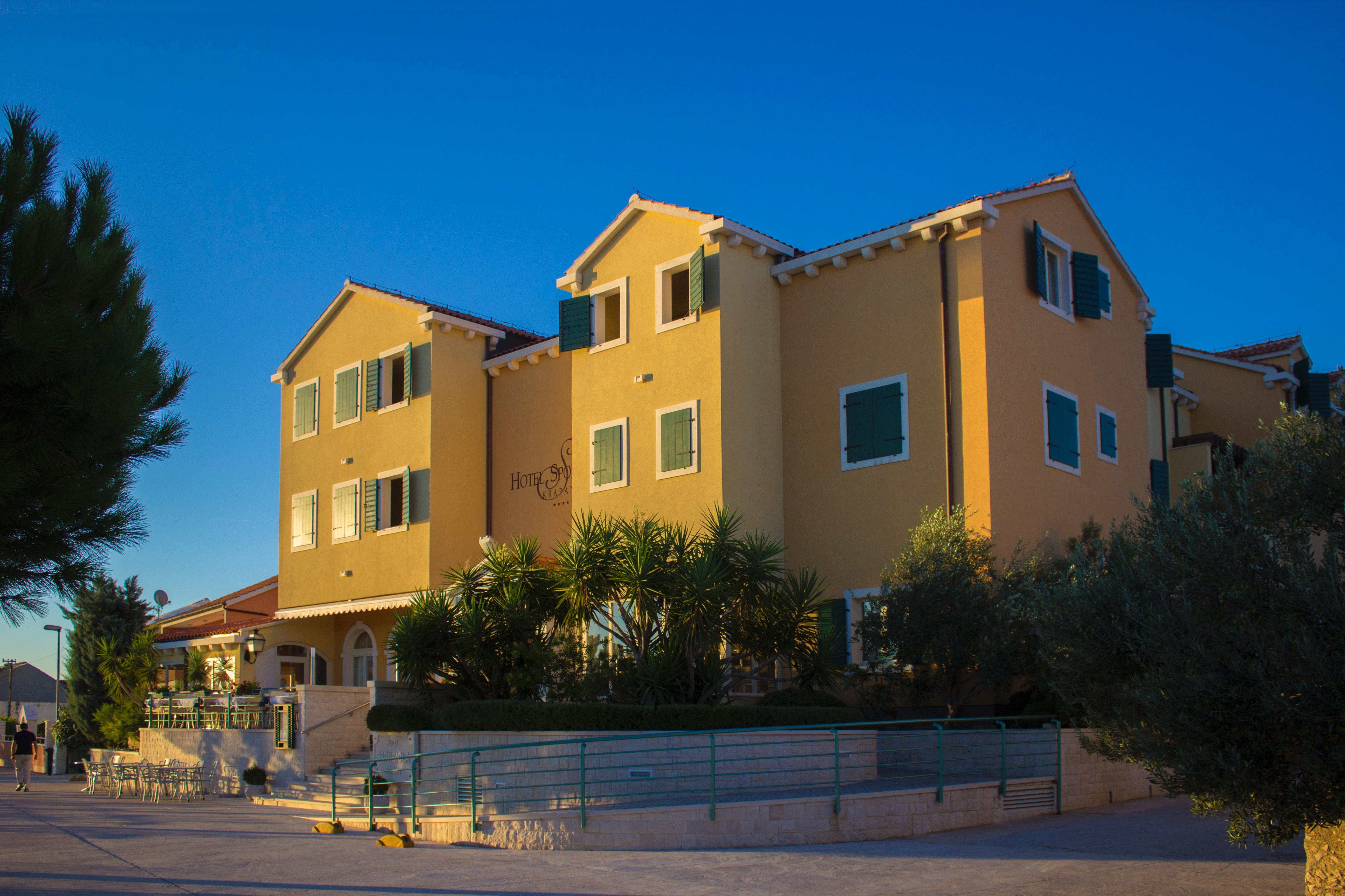 Hotel Spongiola กราปานจ์ ภายนอก รูปภาพ