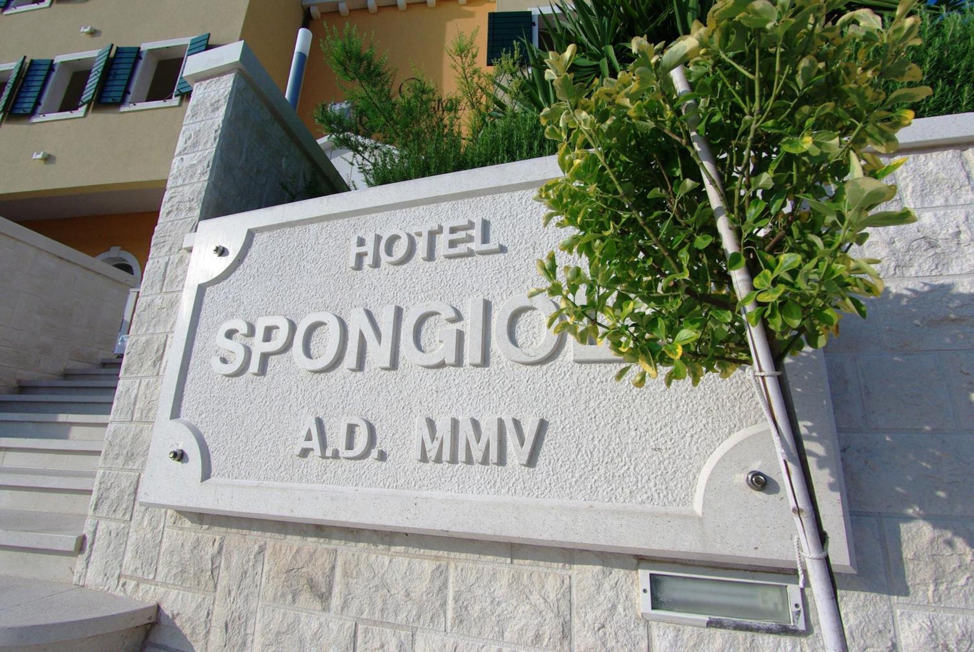 Hotel Spongiola กราปานจ์ ภายนอก รูปภาพ